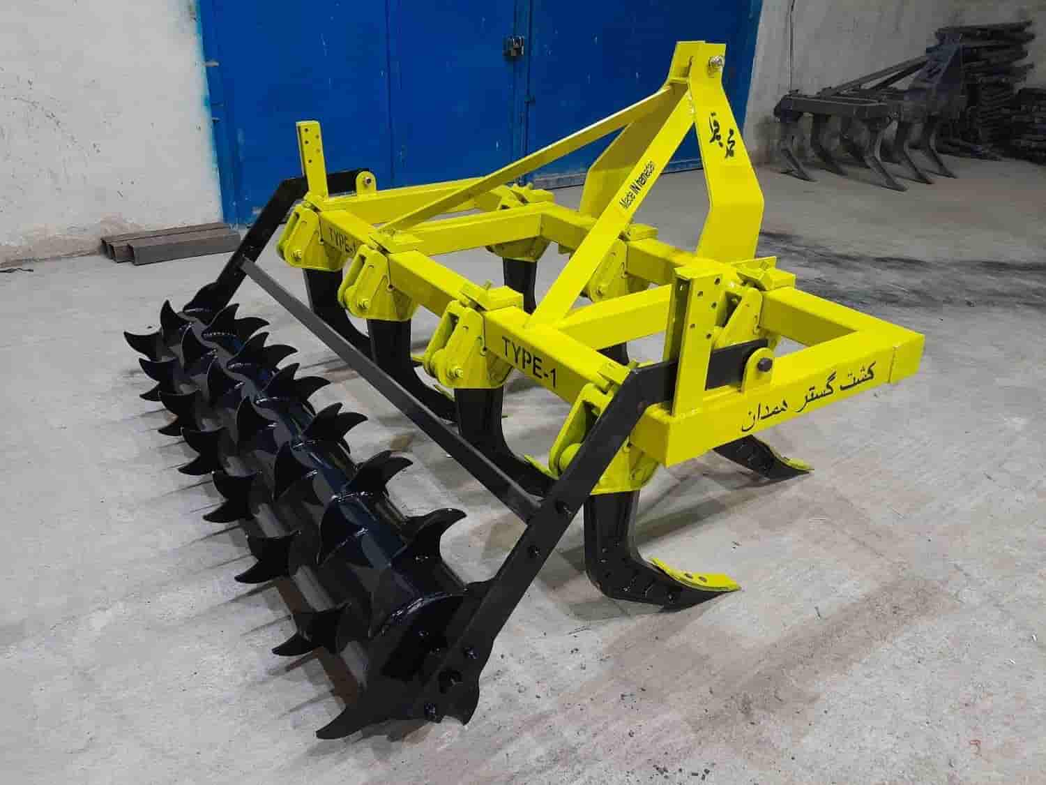 گاوآهن زیرشکن با نفوذگر به لایه سخت زمین